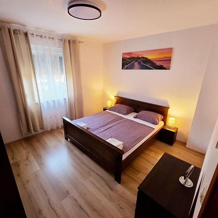 Spacious Apartment With Parking&Garden Marcana Luaran gambar