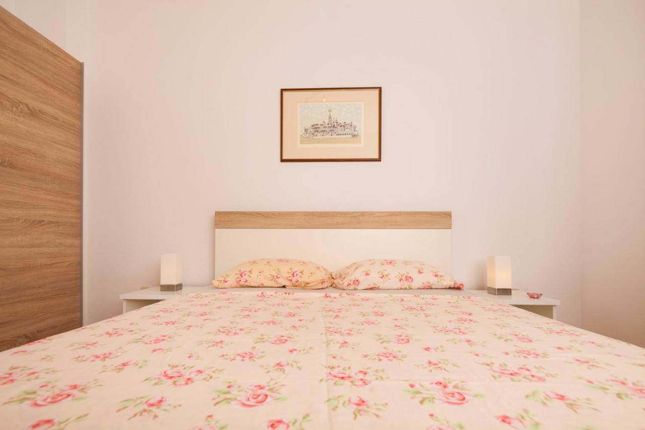 Spacious Apartment With Parking&Garden Marcana Luaran gambar