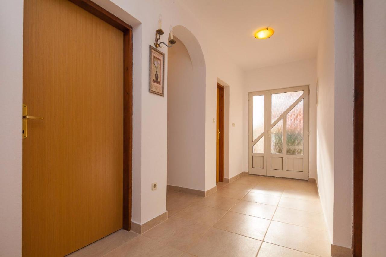 Spacious Apartment With Parking&Garden Marcana Luaran gambar