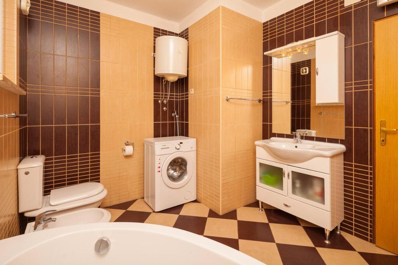 Spacious Apartment With Parking&Garden Marcana Luaran gambar