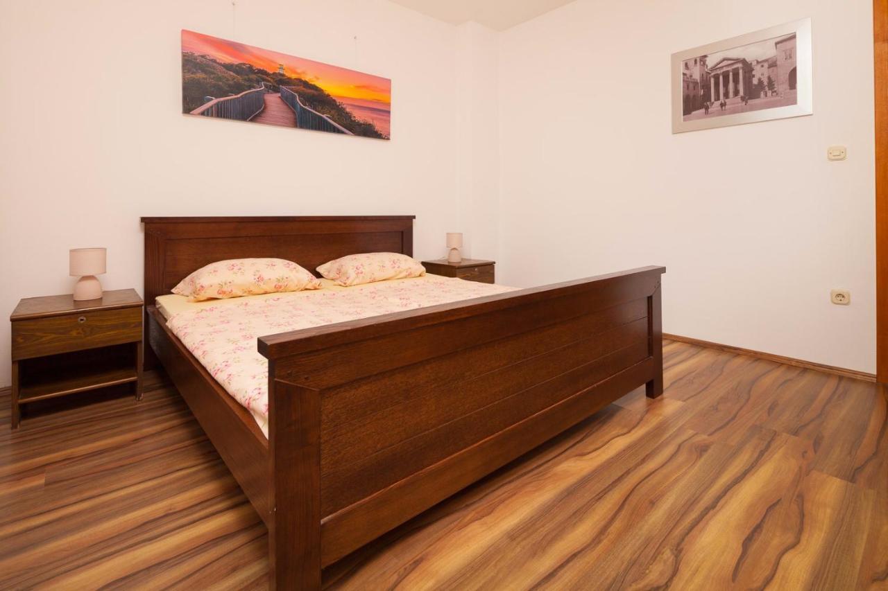 Spacious Apartment With Parking&Garden Marcana Luaran gambar