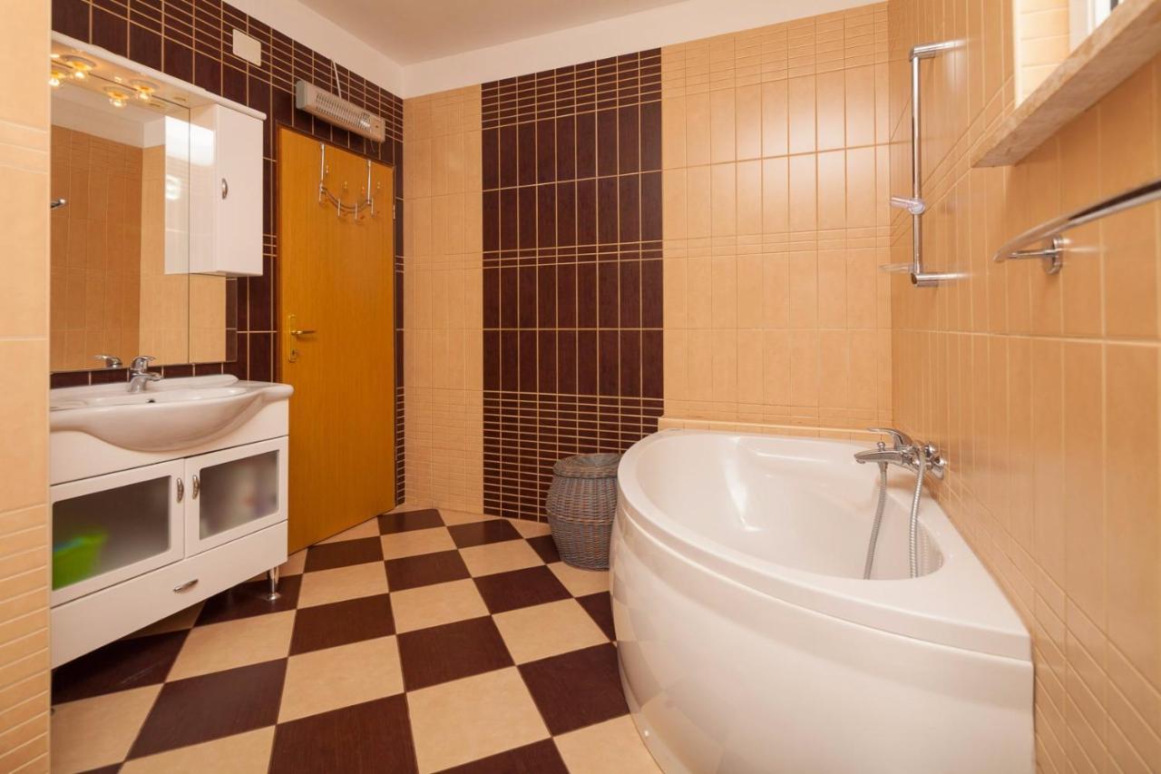 Spacious Apartment With Parking&Garden Marcana Luaran gambar