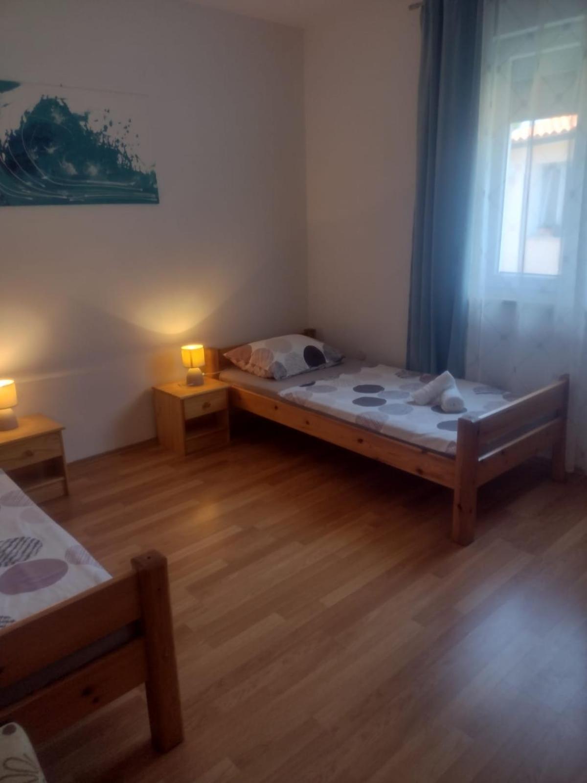 Spacious Apartment With Parking&Garden Marcana Bilik gambar