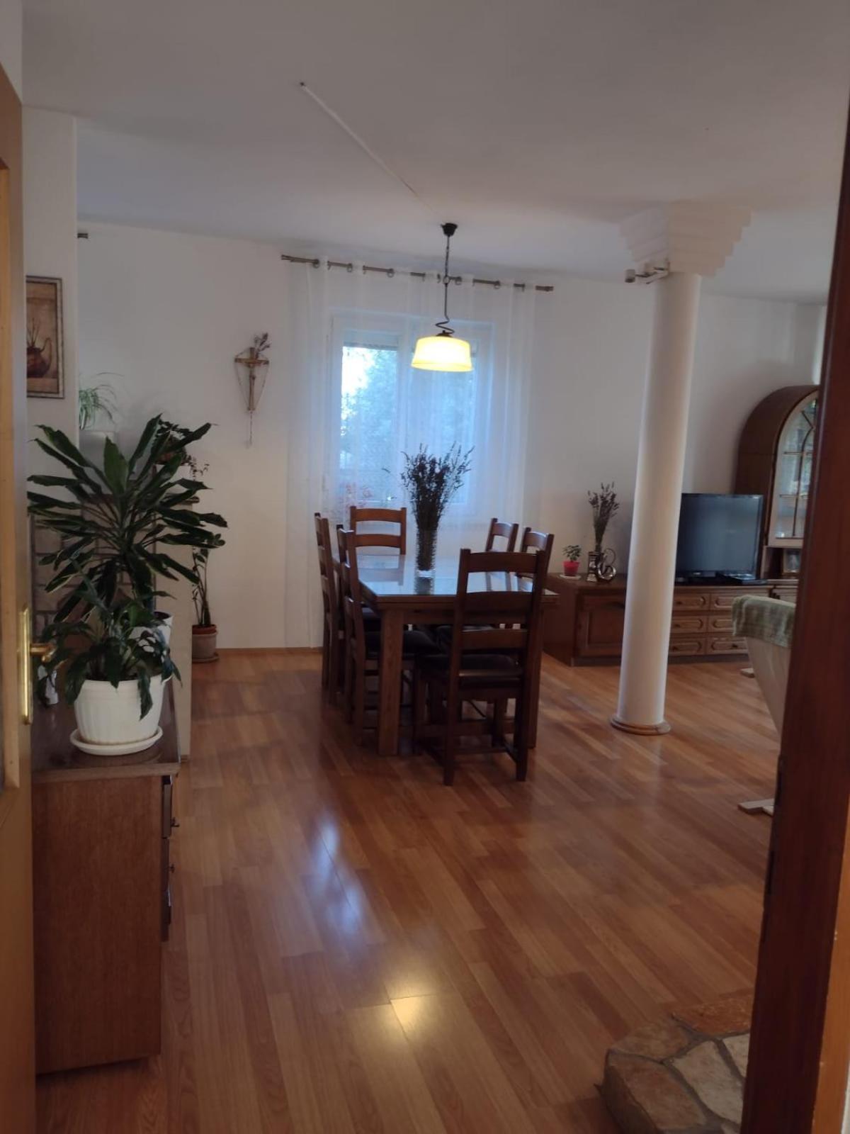 Spacious Apartment With Parking&Garden Marcana Bilik gambar