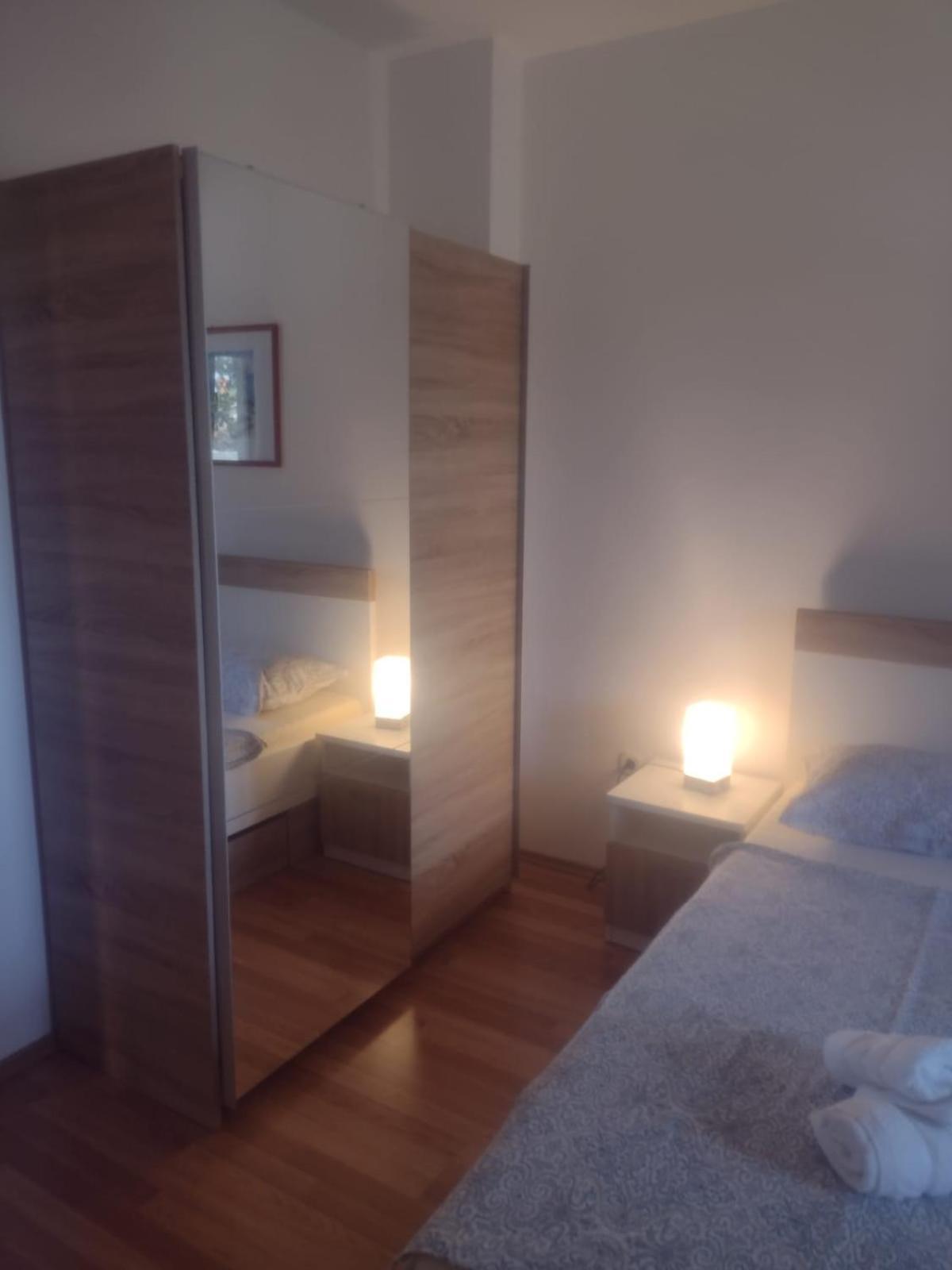 Spacious Apartment With Parking&Garden Marcana Bilik gambar