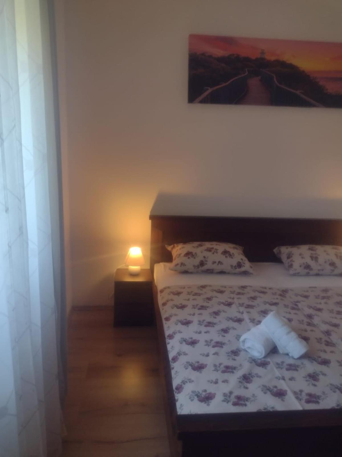 Spacious Apartment With Parking&Garden Marcana Bilik gambar