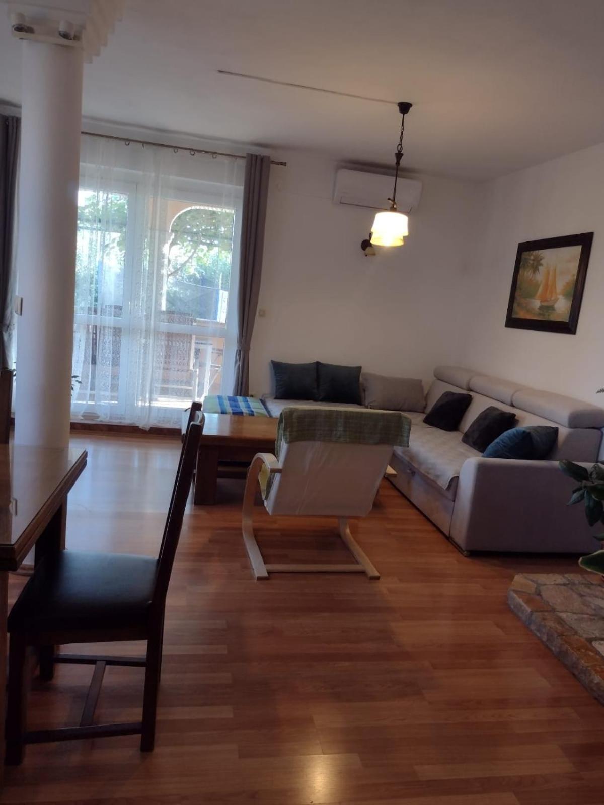 Spacious Apartment With Parking&Garden Marcana Bilik gambar